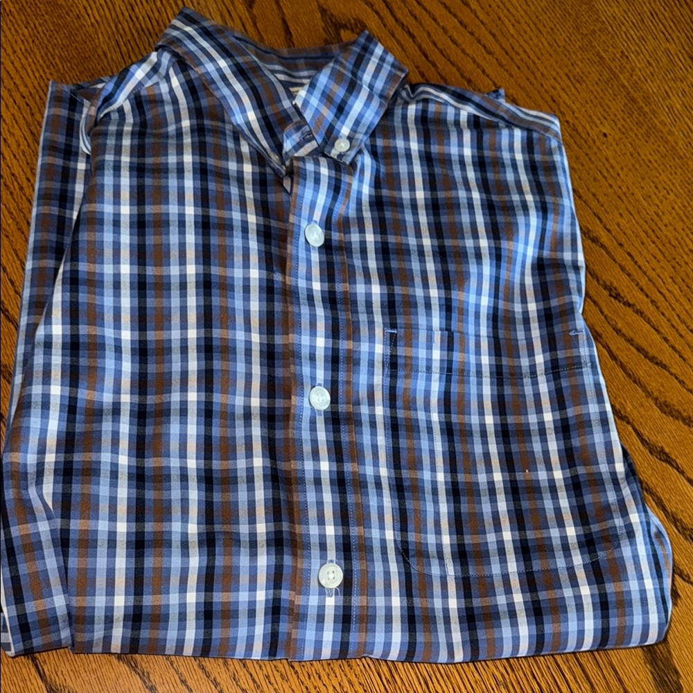 Duluth Trading Co Button Down Shirt